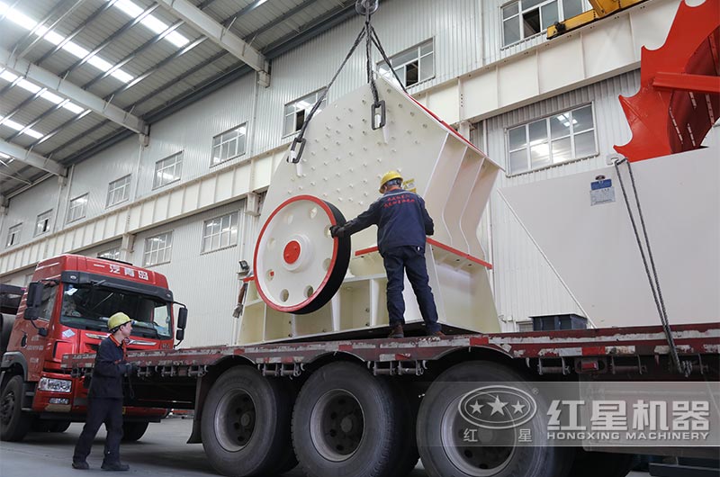 錘式破碎機發(fā)貨 錘式破碎機發(fā)貨