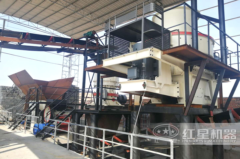 河卵石制砂現(xiàn)場(chǎng) 河卵石制砂現(xiàn)場(chǎng)