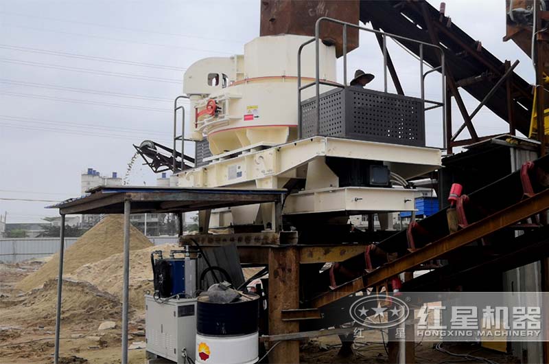 沖擊破打石英砂現(xiàn)場(chǎng) 沖擊破打石英砂現(xiàn)場(chǎng)